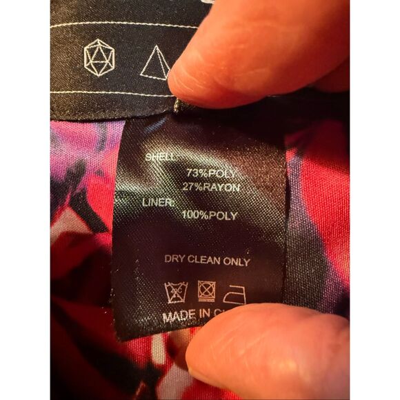 Threyda Onyx jacket, featuring art by Fabian Jimenez Sz M - Picture 4 of 8